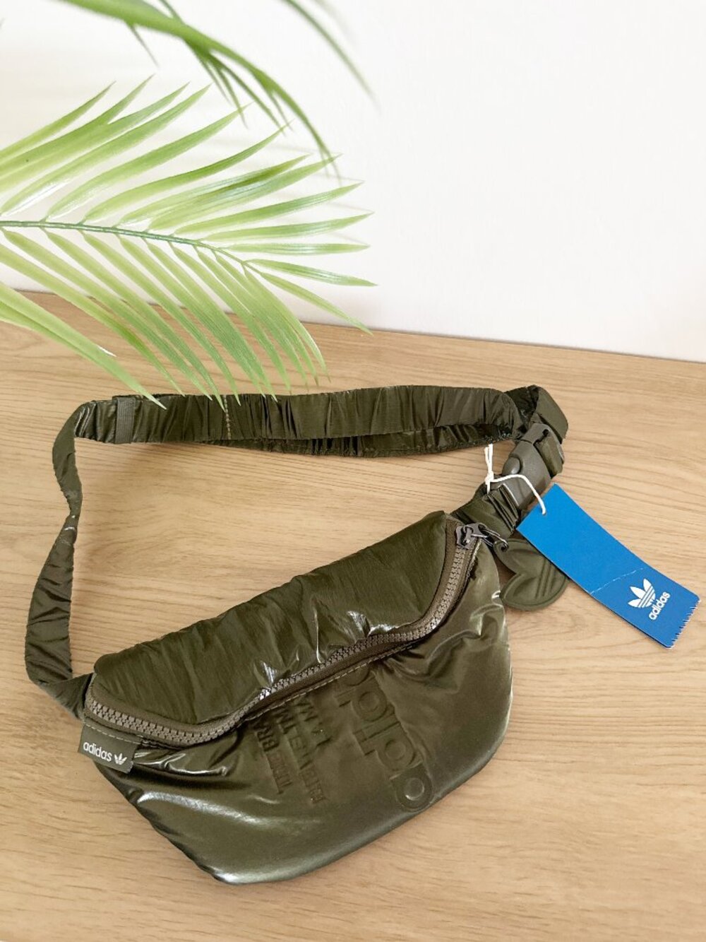 NEW ADIDAS Women's Originals Puffy Waistbag Fanny Pack H09126 Orbit Green
